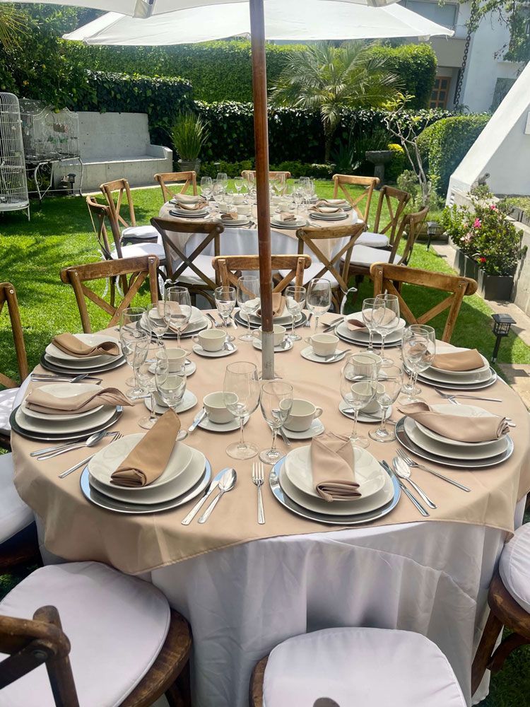 RENTA DE SILLAS Y MESAS PARA EVENTOS DOS DOS