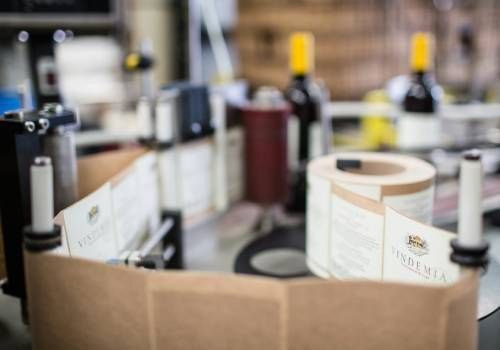 A labeling machine that is labelling wines.