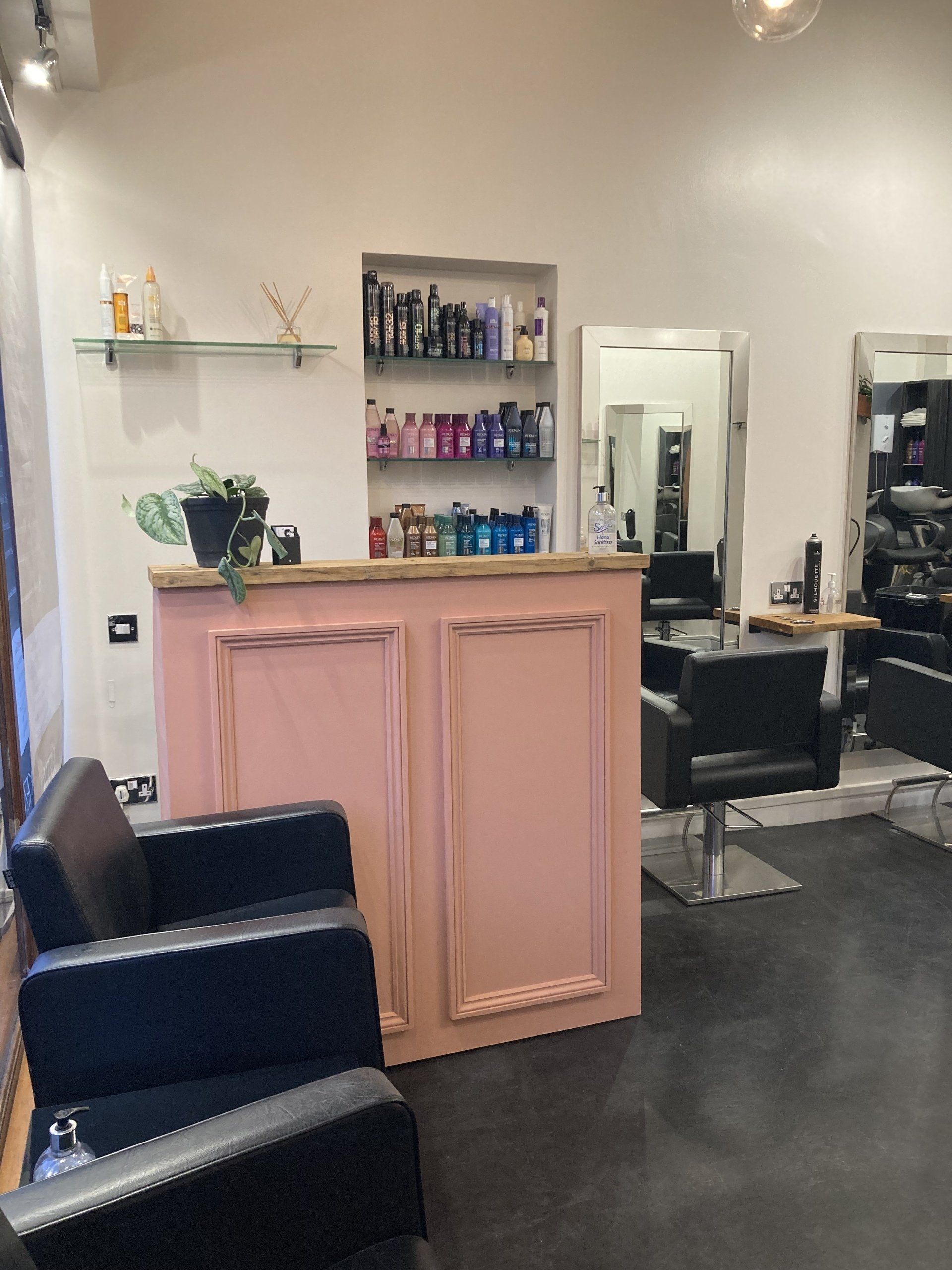 Cutabove hair salon in Saltash