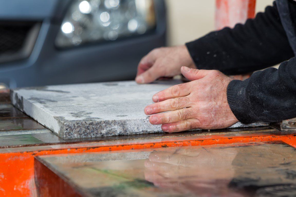 lavorazione del marmo a Cormano