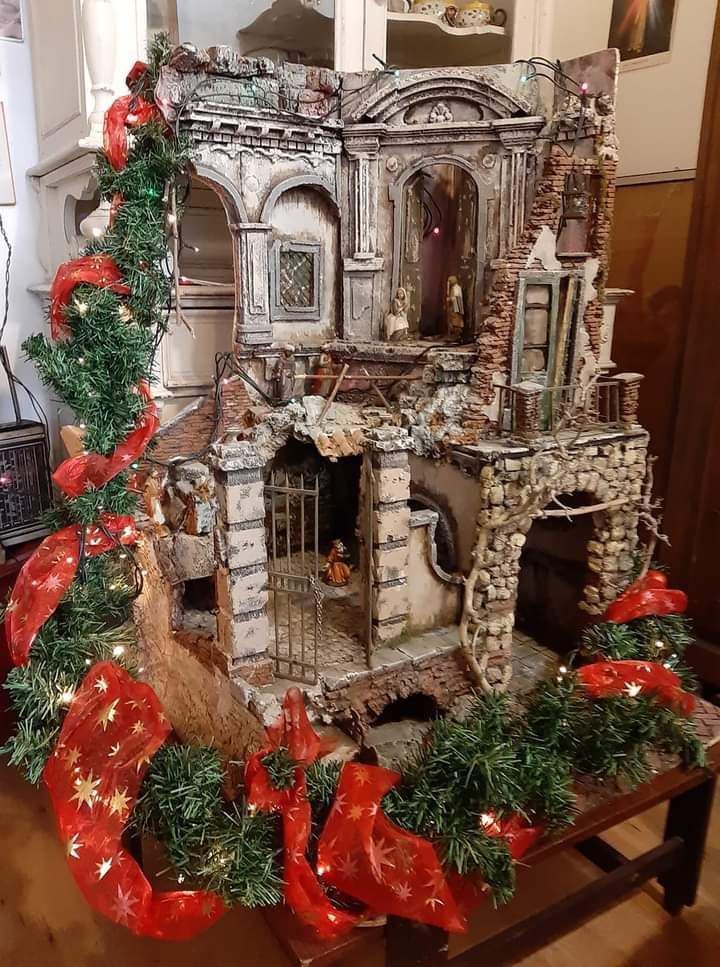 mobili e complementi d'arredo