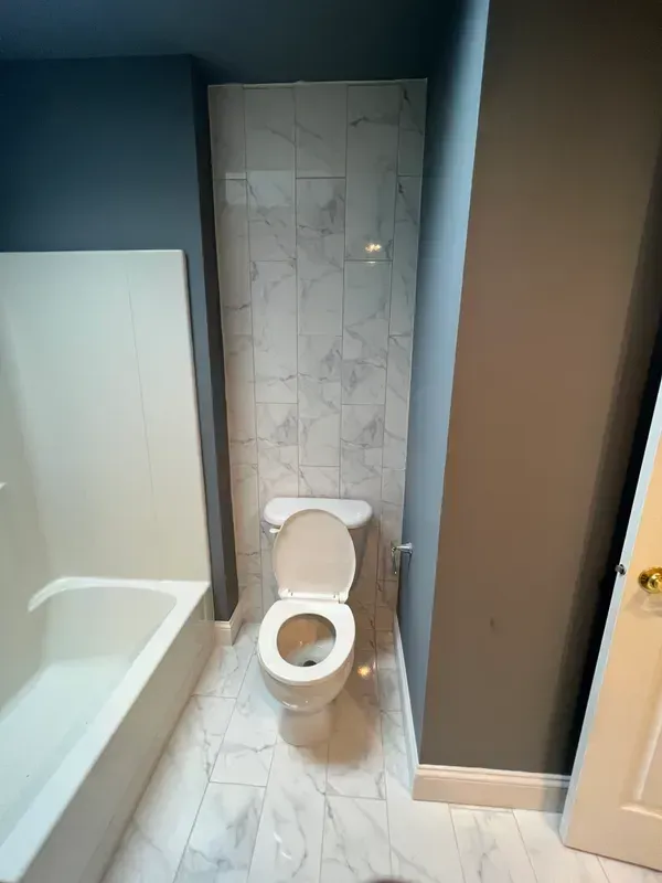 A bathroom with a toilet and a bathtub