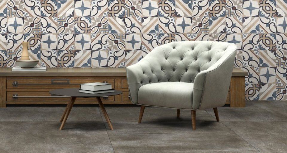 Rivestimento parete e divano