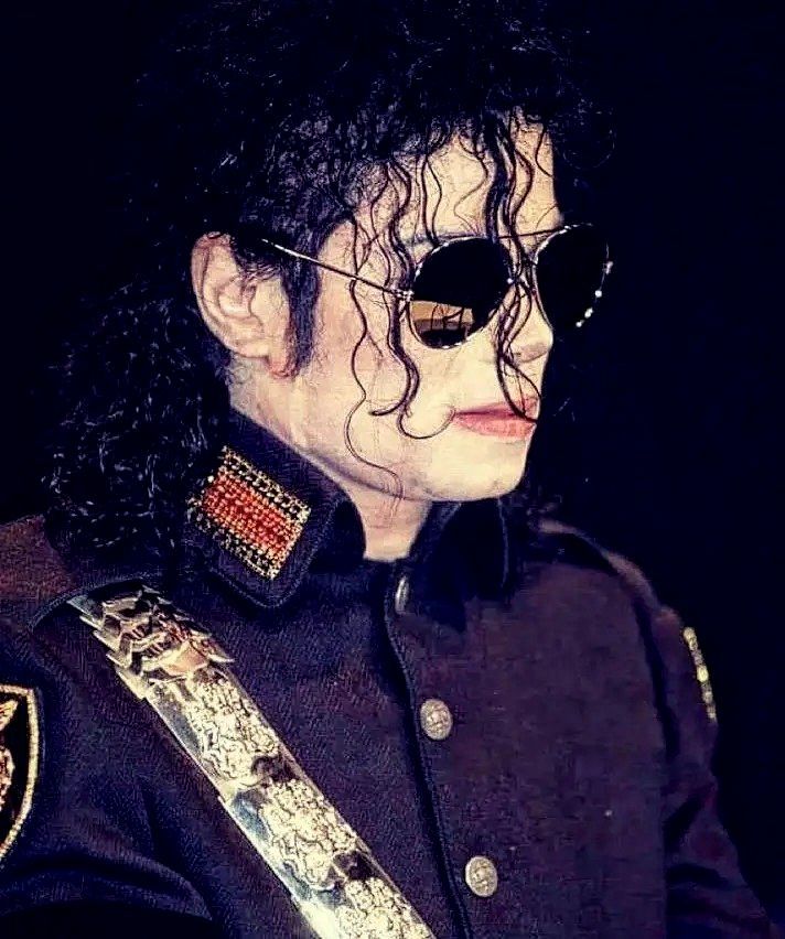 Michael Jackson, Thriller, Billie Jean, Tribute, Look a Like, Playback, Dans, Imitator, Show, Kleding, Beat It, Man in the Mirror, Smooth Criminal, Timor Steffens, Madonna, Bad, The King of Pop, Danser, Utopia,