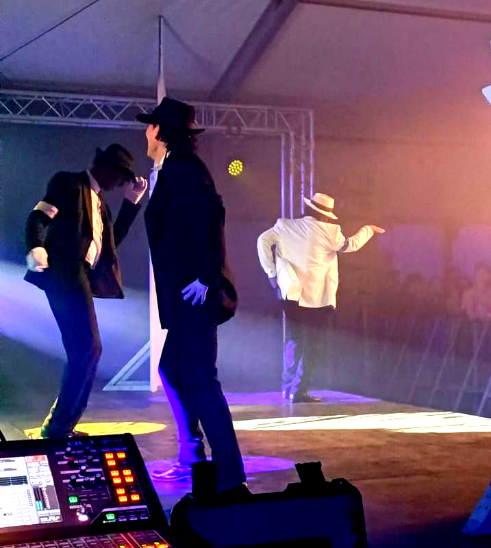 dutchmichaeljackson michaeljackson imitator beat it holland billiejean  nederlandse michaeljackson nielsvennegoor ,the smooth dancers , king of pop holland michaeljackson 