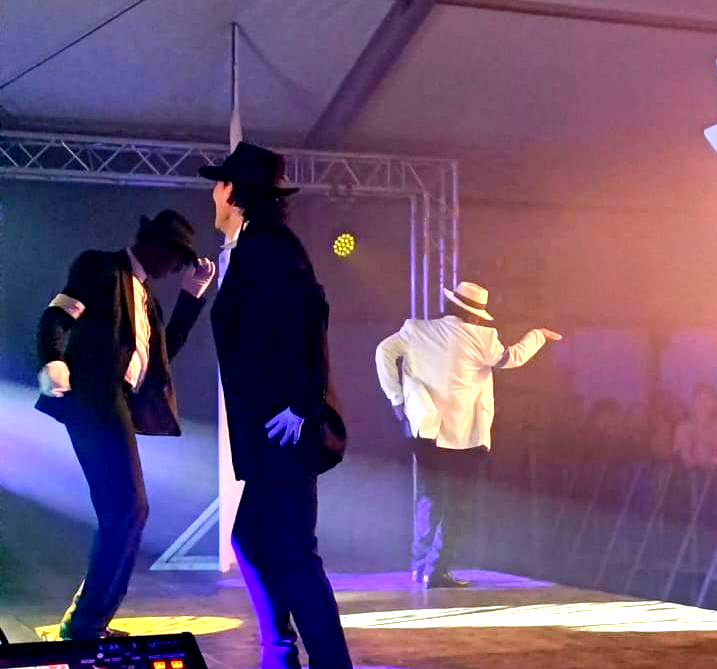 michaeljackson dutchmichaeljackson michaeljackson imitator beat it holland billiejean nederlandse michaeljackson nielsvennegoor ,the smooth dancers , king of pop holland michaeljackson