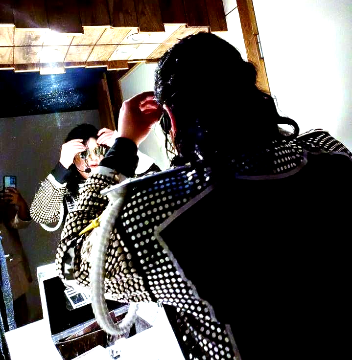Michael Jackson, Thriller, Billie Jean, Tribute, Look a Like, Playback, Dans, Imitator, Show, Kleding, Beat It, Man in the Mirror, Smooth Criminal, Timor Steffens, Madonna, Bad, The King of Pop, Danser, Utopia,