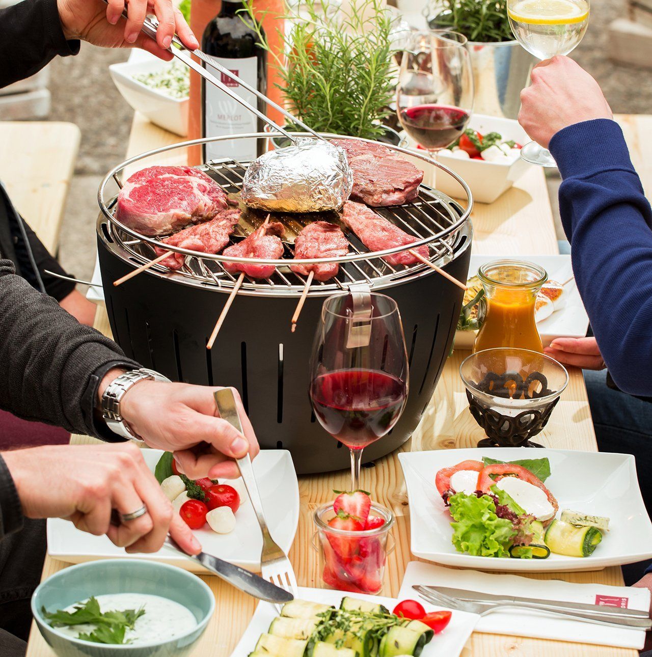 FLORIS BBQ Family Style Trends im Catering Berlin