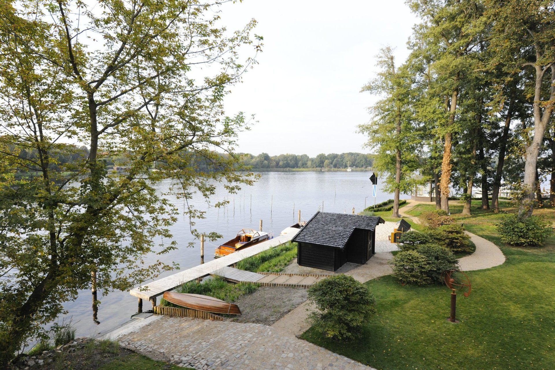 FLORIS Partner Locations Remise at the Lake