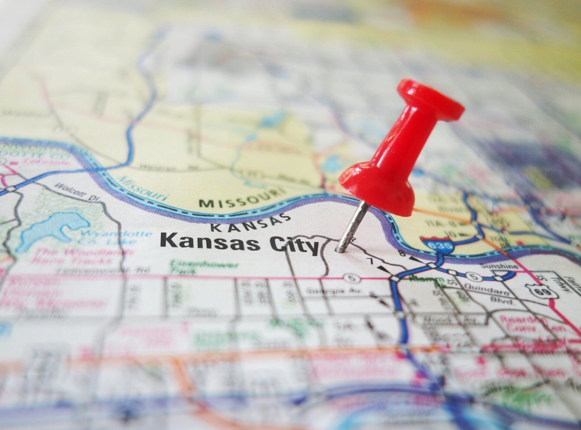 Map with push pin on Kansas City Mo