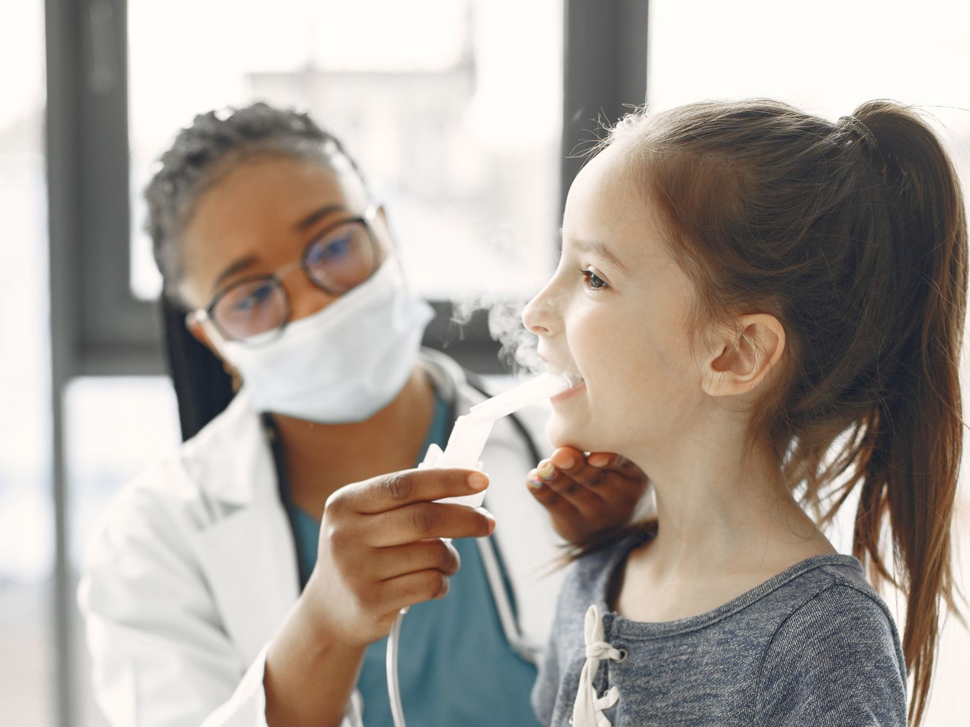 Doctor giving a pulmonary test