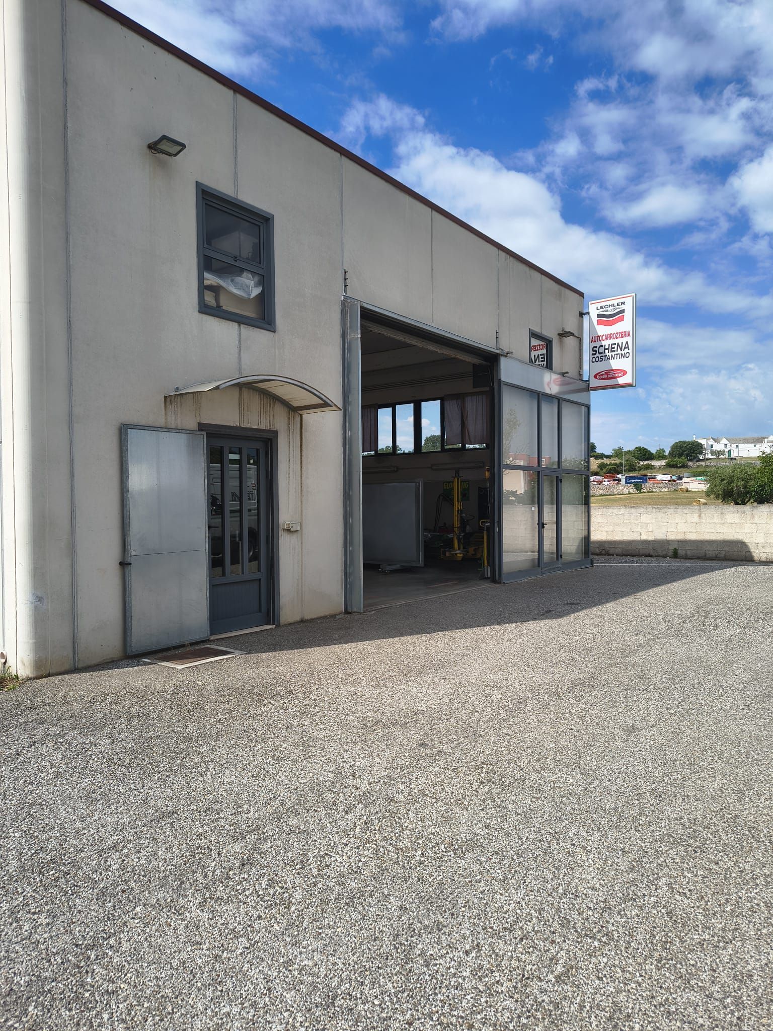 esteno dell'autocarrozzeria