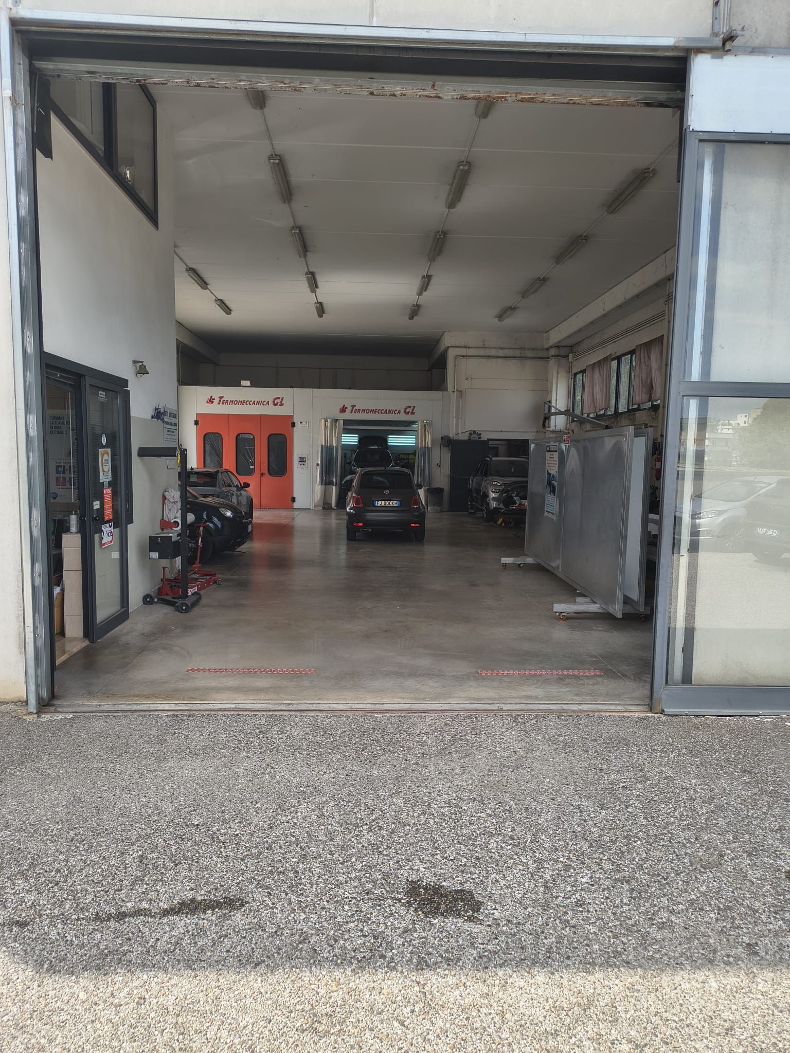 i locali dell'autocarrozzeria