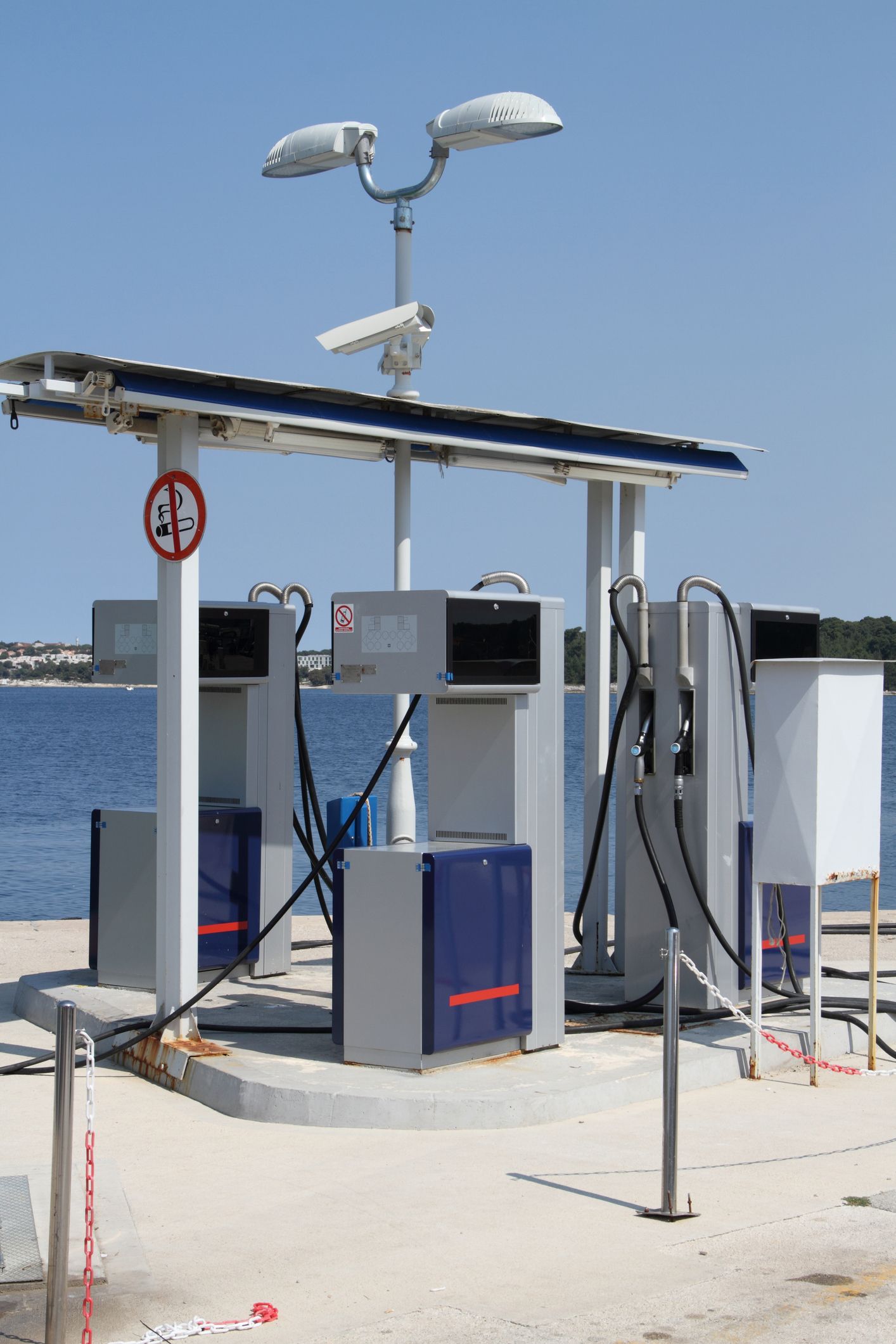 Gas-petrol station near sea for ship