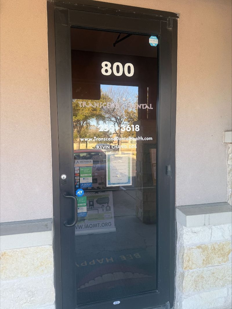 A door with the number 800 on it