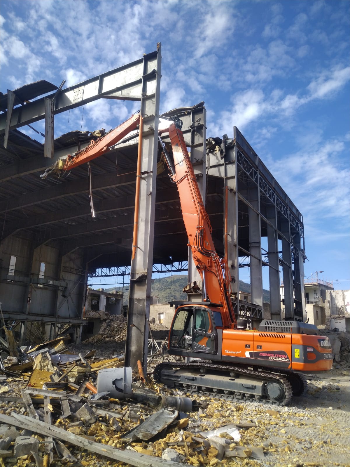 Demolizione edifici in ferro