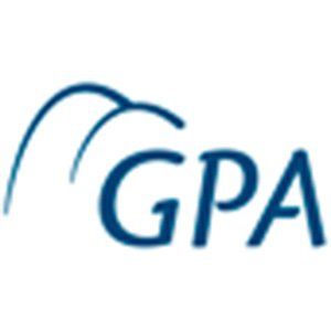 Um logotipo azul e branco para gpa em um fundo branco