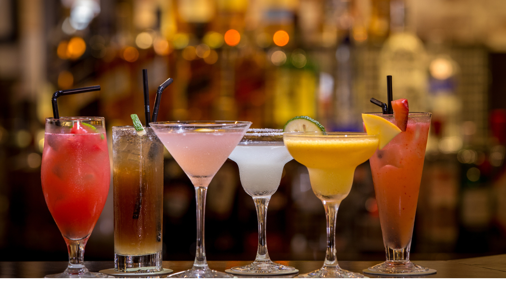Located in downtown Ventura, Smitty’s Downtown Bar is a cozy and intimate venue known for its craft cocktails and relaxed vibe. Whether you’re unwinding after a long day or meeting up with friends, Smitty’s offers a welcoming atmosphere with great drinks and a low-key setting. The charming bar features a variety of expertly crafted cocktails, making it the perfect place to enjoy a quiet night out or a celebratory drink.