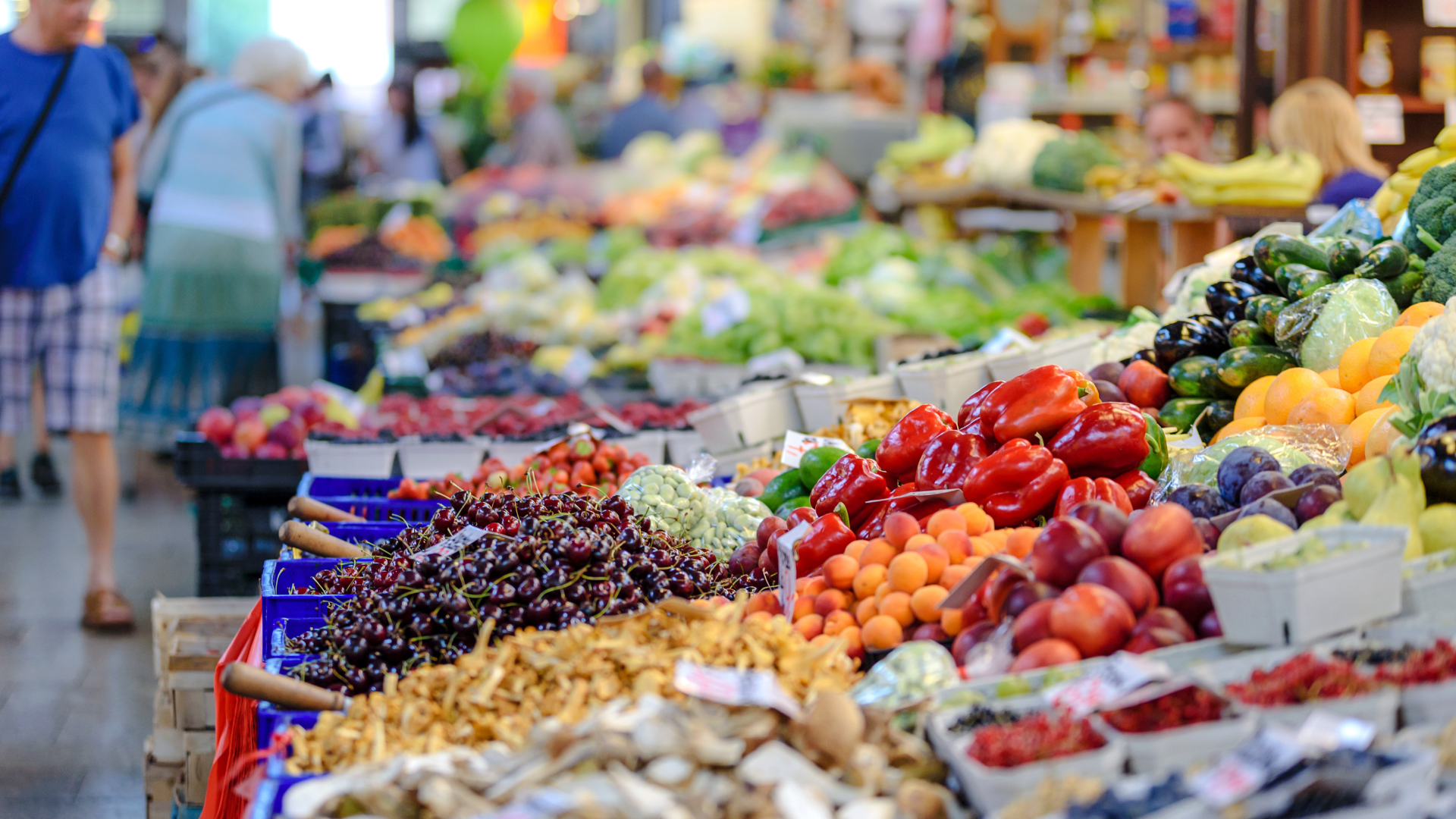 The Ventura Farmers Market is a vibrant, local spot to discover fresh produce, artisanal goods, and food trucks serving delicious bites. Held regularly, the market features a wide array of locally grown fruits and vegetables, handmade products, and unique treats. It’s a great place to support local farmers and artisans while enjoying the lively atmosphere. Whether you’re looking for fresh ingredients or just a fun outing, the Ventura Farmers Market is a must-see.