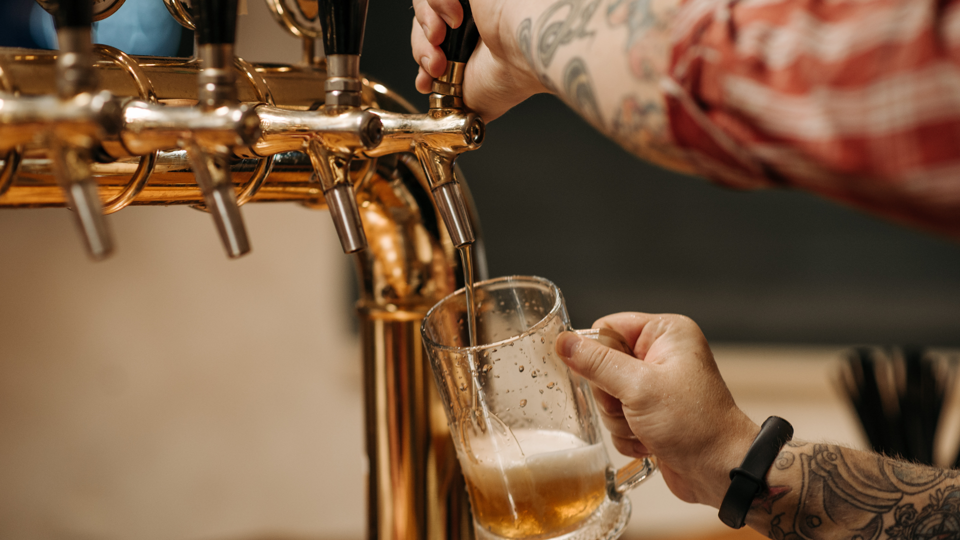 San Diego’s craft beer scene is booming, with many breweries offering an impressive selection of unique brews. Top choices for craft beer enthusiasts include Ballast Point and Stone Brewing, known for their bold and innovative beers. From classic pale ales to experimental IPAs, these breweries provide the perfect atmosphere to enjoy a drink and learn more about the brewing process. Explore San Diego’s diverse beer culture with a visit to these celebrated breweries.