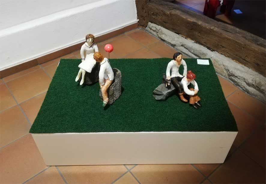 2 Pärchen aus Pappmaschee