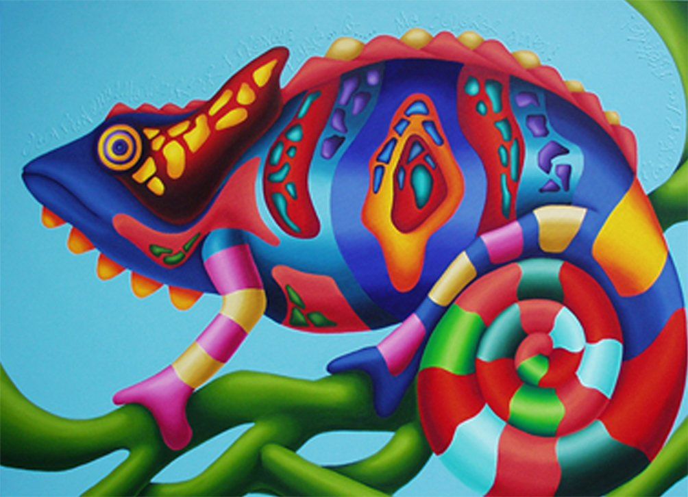 Buntes Cameleon mit eingerolltem Schwanz, das auf einem Ast sitzt. Farbenfrohes Bild der Künstlerin Benita von Wendt. Gemalt mit Acrylfarben auf Leinwand.