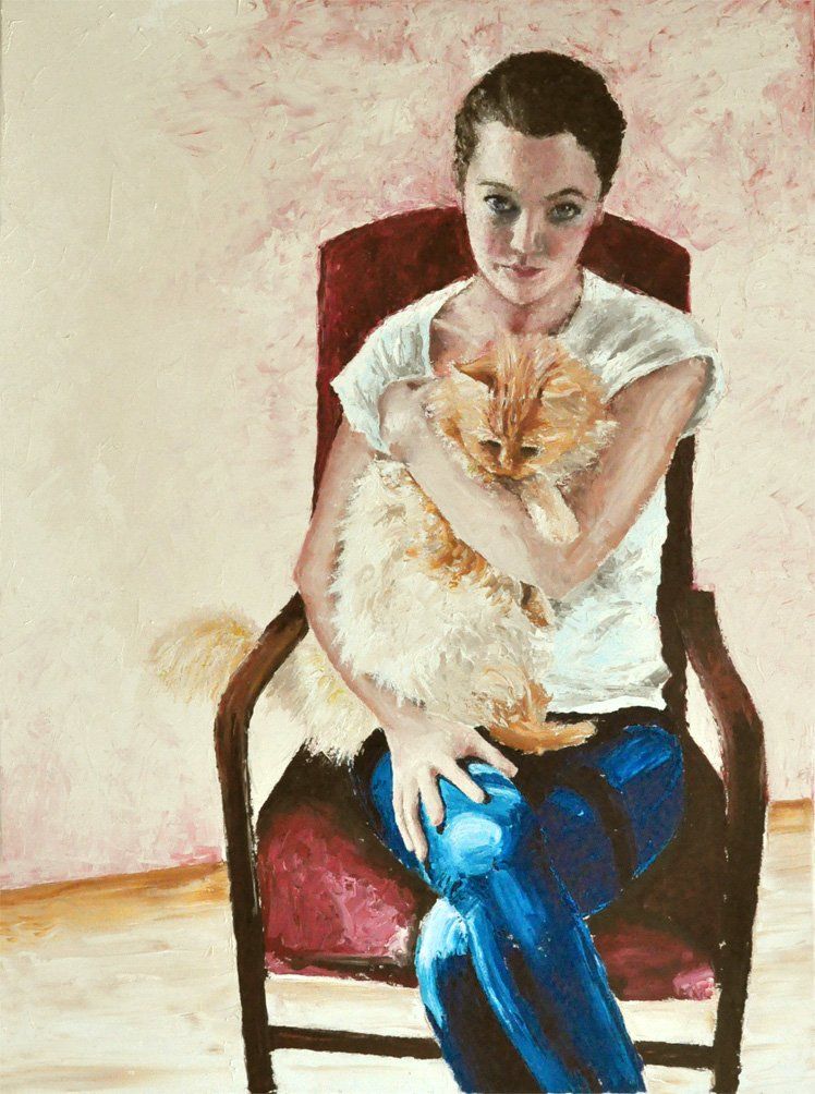 Eine Arbeit der Künstlerin Benita von Wendt. Gemalt mit Öl und Spachtel auf Leinwand. Titel: Shari. Portrait einer sitzenden, jungen Frau die eine Perserkatze im Arm hält und den Betrachter anschaut, das Bild ist in zarten hellen Tönen gehalten.