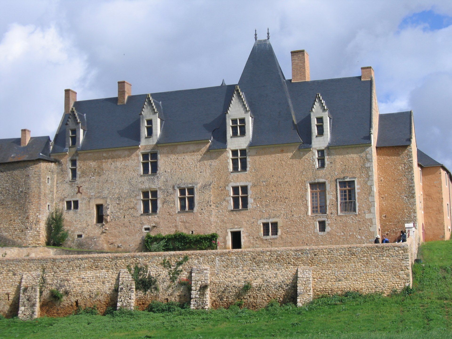 Chateau Perrine de Cry Le Mans Classic Accommodation