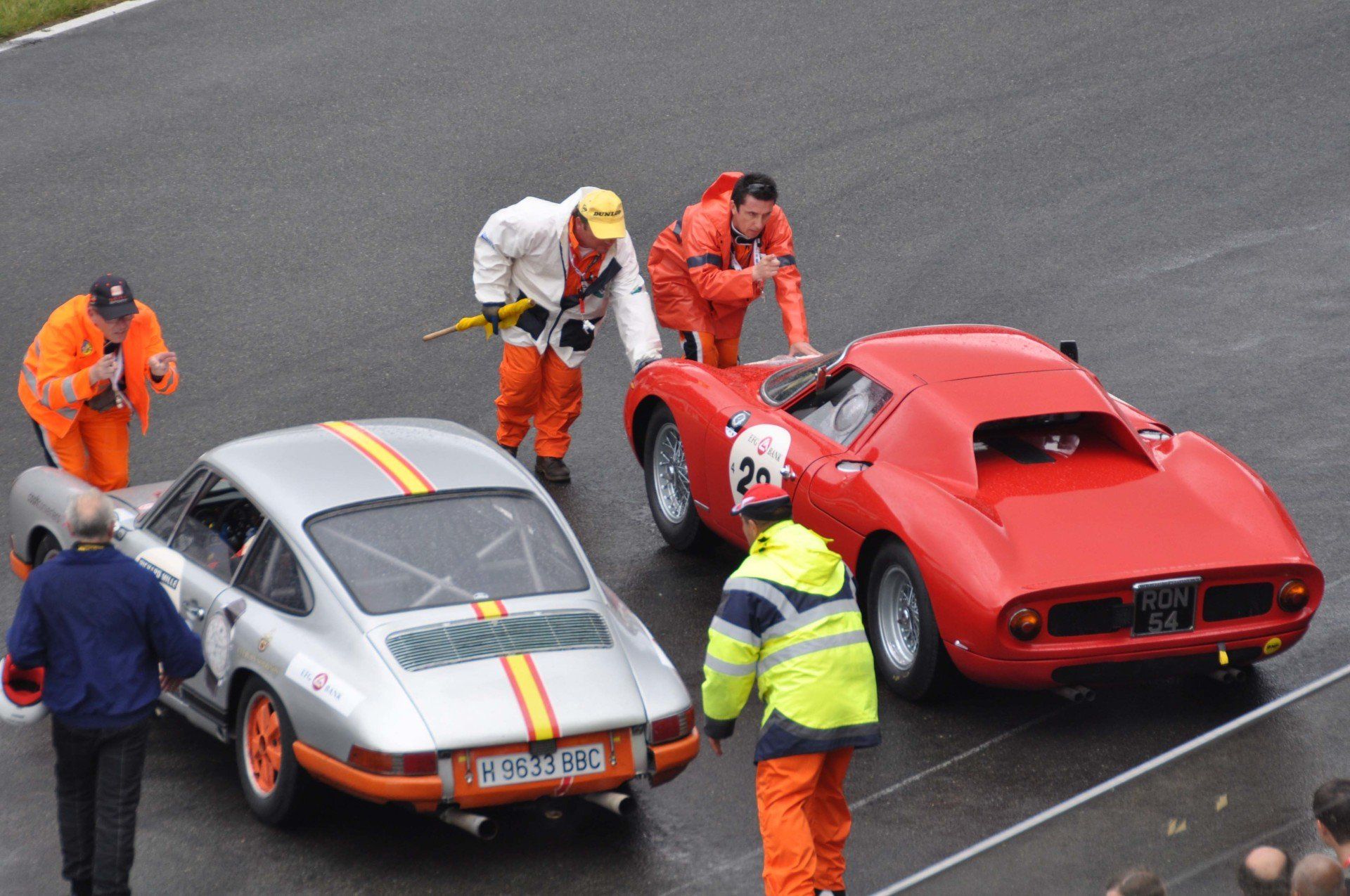 Le Mans Classic Porsche 911 and Ferrari 250 LM