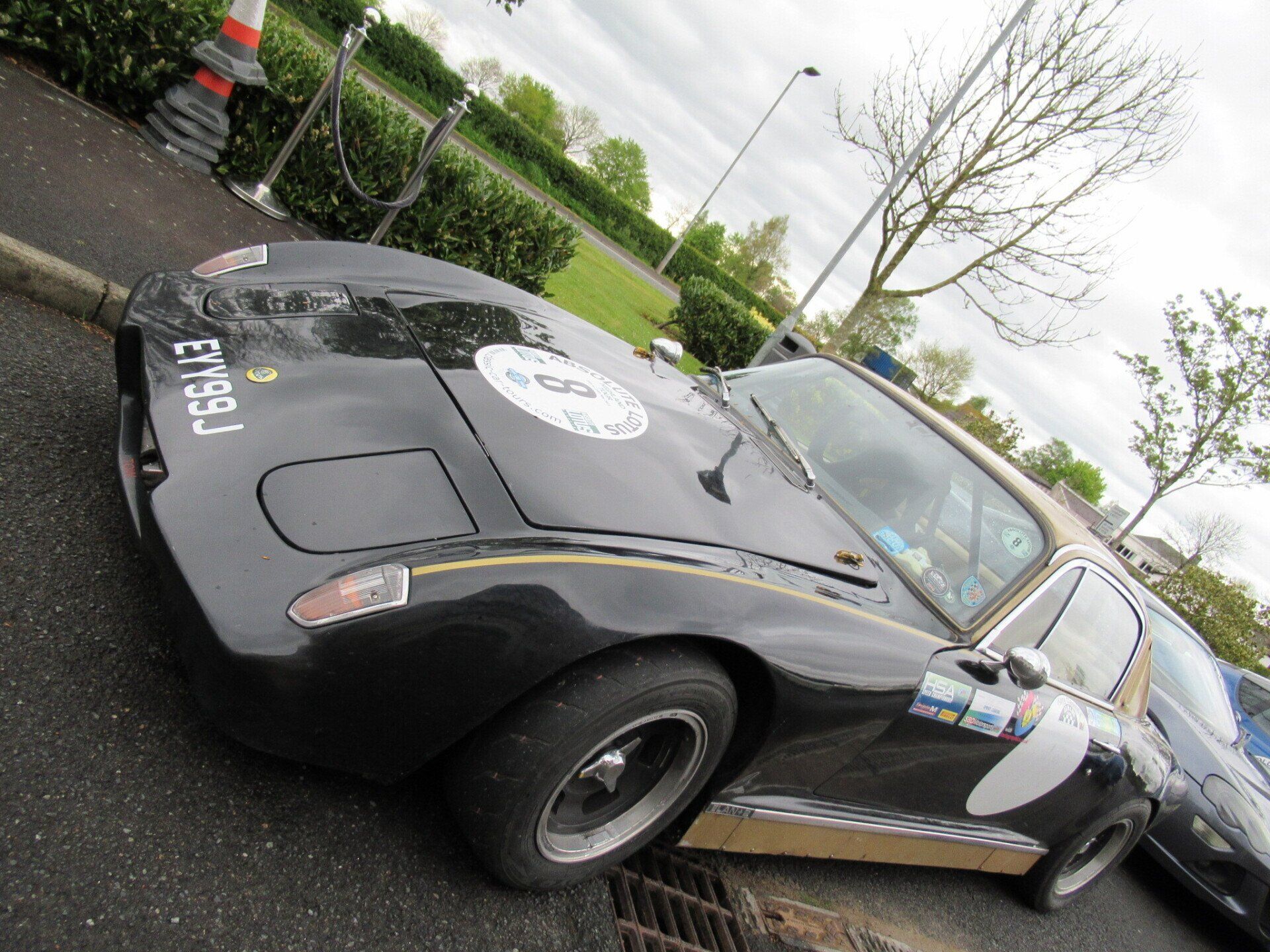 Lotus Elan + 2 Smiths Hotel