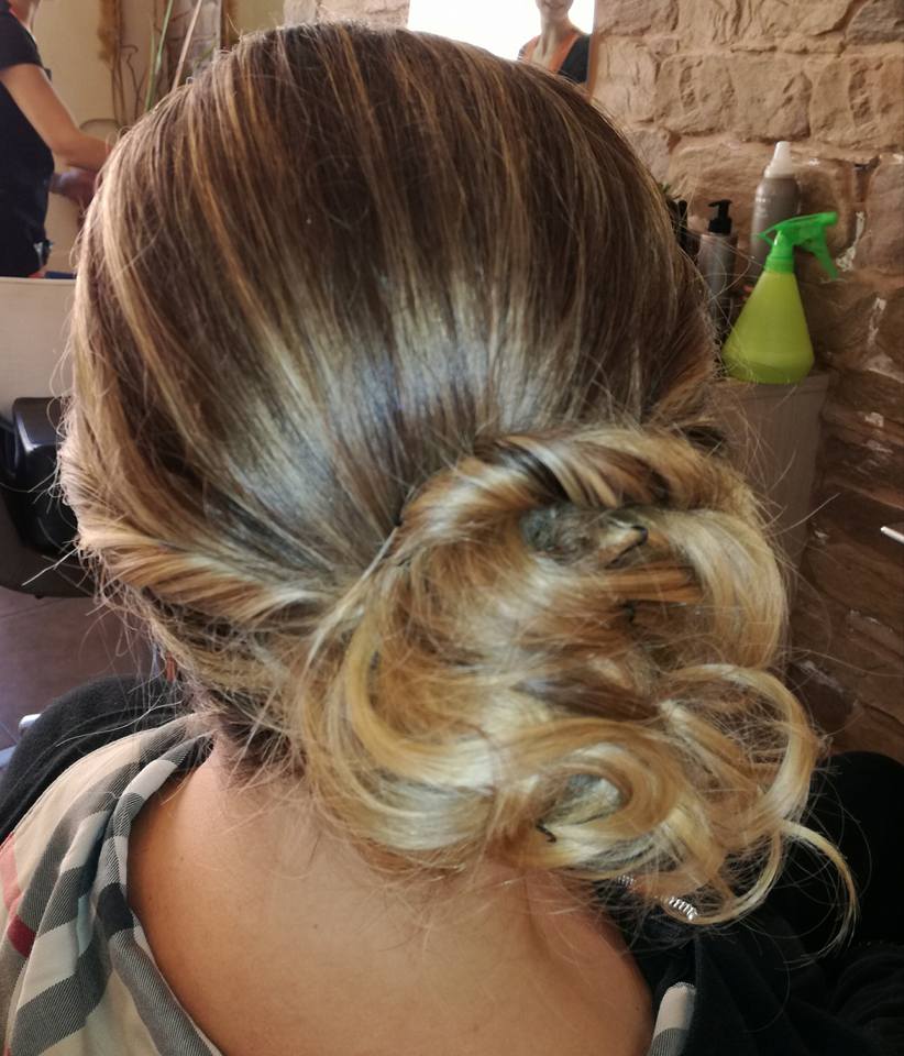 capelli raccolti donna