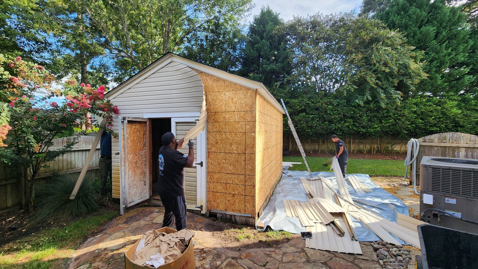 Trash Pandas showcasing expert hot tub removal. Trash Pandas removing a hot tub from a backyard in Chesapeake, Va., showcasing expert hot tub removal.