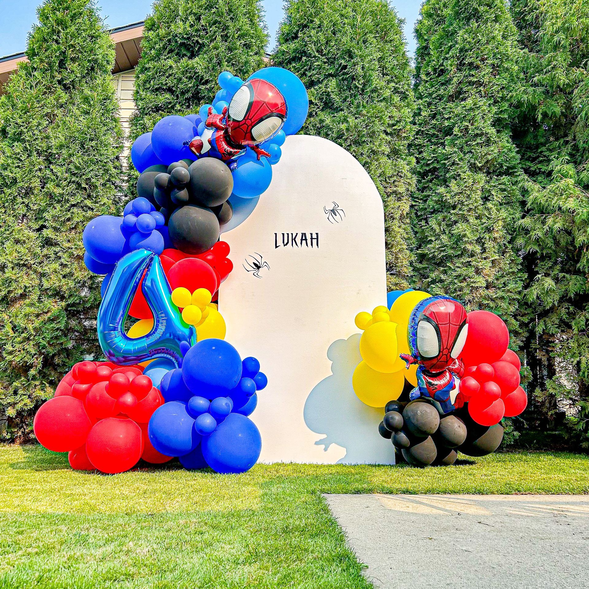A bunch of balloons are sitting on top of a white wall.