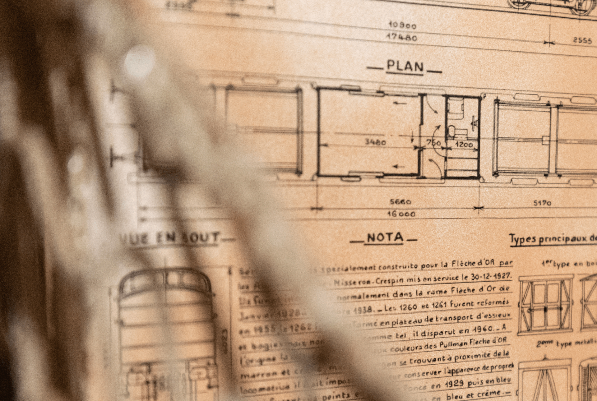 Eine Nahaufnahme einer Zeichnung eines Hauses mit dem Wort Plan darauf