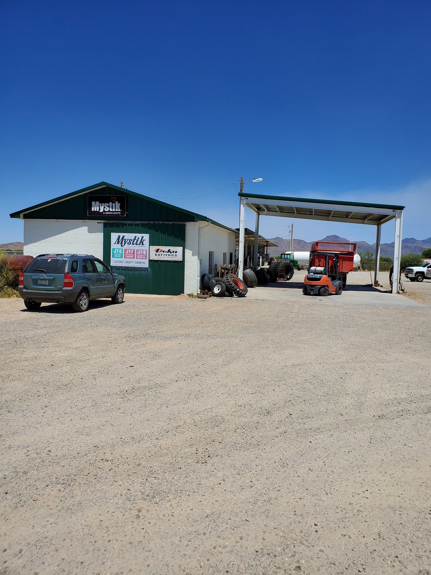 a car is parked in front of a building that has a sign that says ' ariel ' on it
