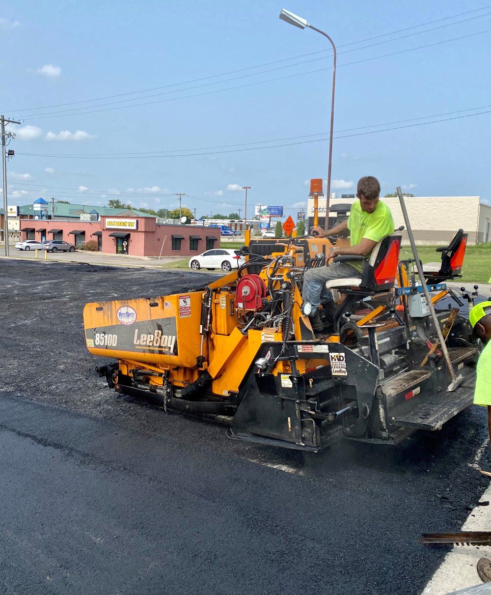 Asphalt Paving Contractors In Olathe, KS | J&B Asphalt & Paving