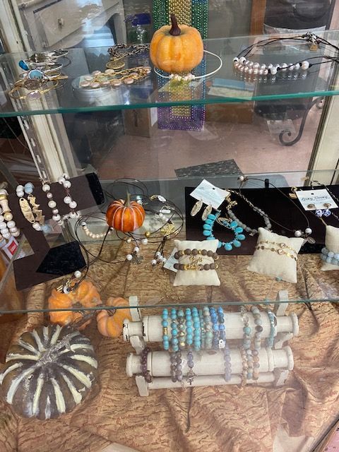 Women with Foil in Hair — Lafayette, LA — Frederick Hair Studio