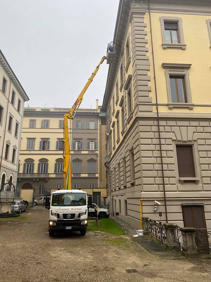 Piattaforma aerea rifacimento coperture