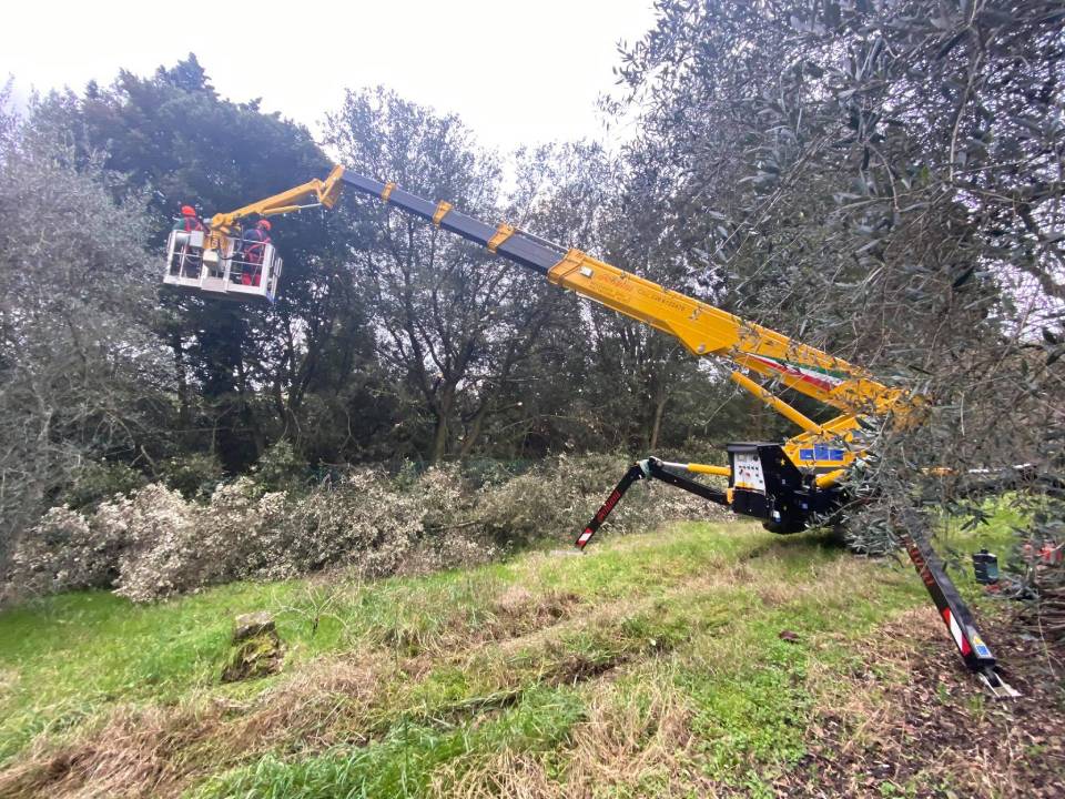 Piattaforma aerea cantieri in montagna