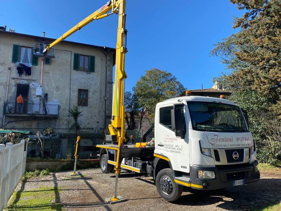 Gru per rifacimento facciate