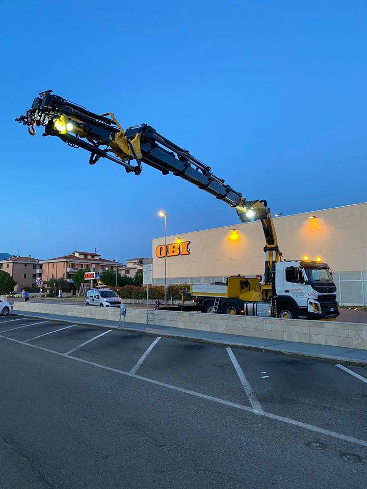 Noleggio autogru con piattaforma e operatore