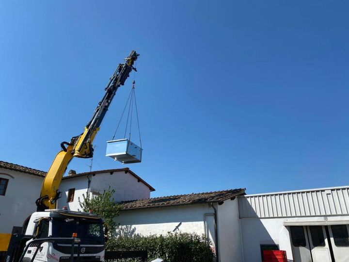 Noleggio camion con gru a Firenze