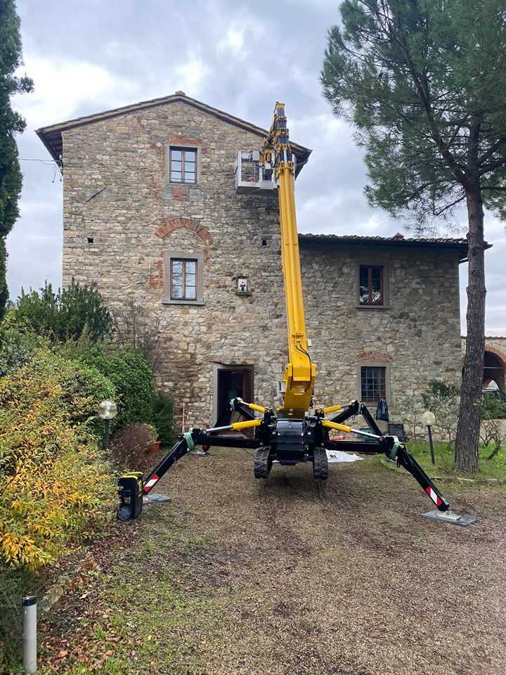 Noleggio gru rifacimento facciate