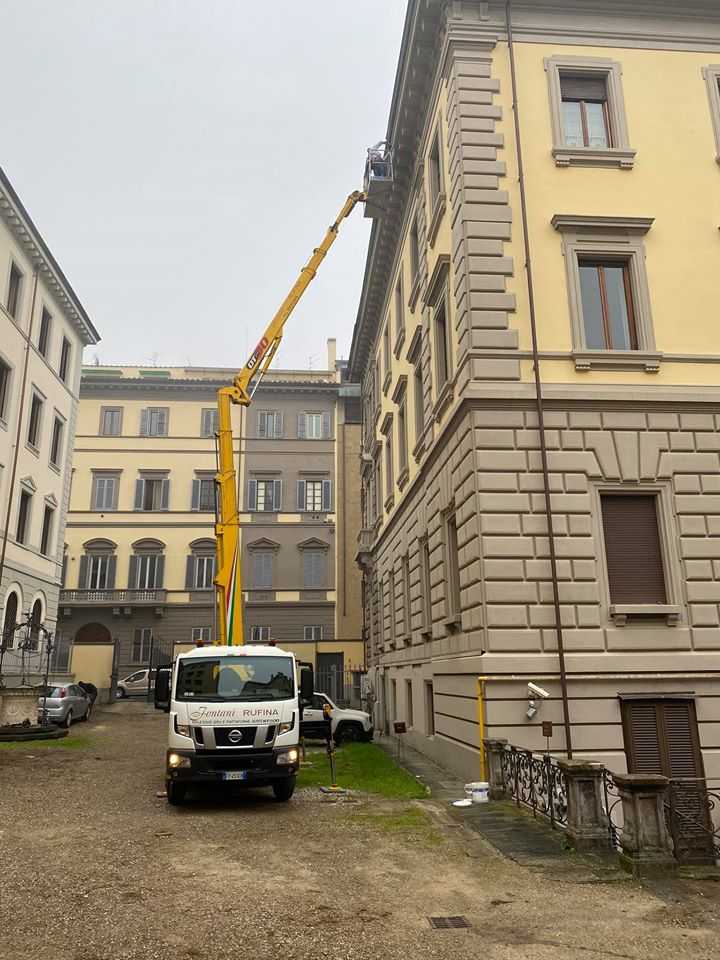 Noleggio gru rifacimento coperture