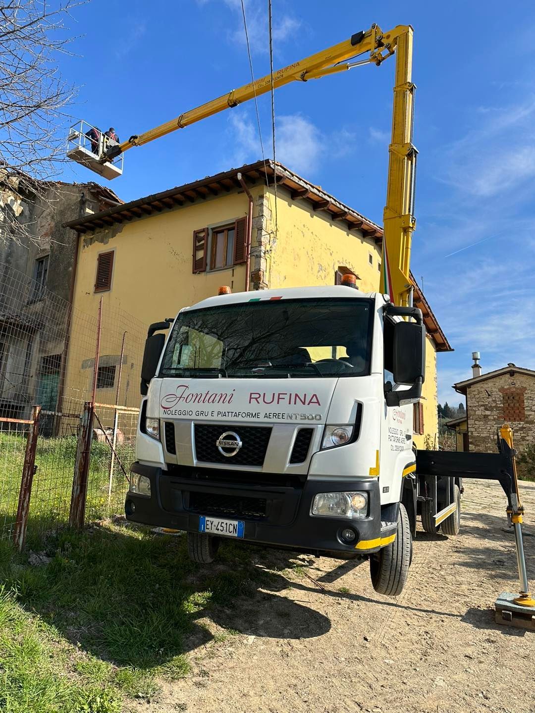 gru con braccio motorizzato