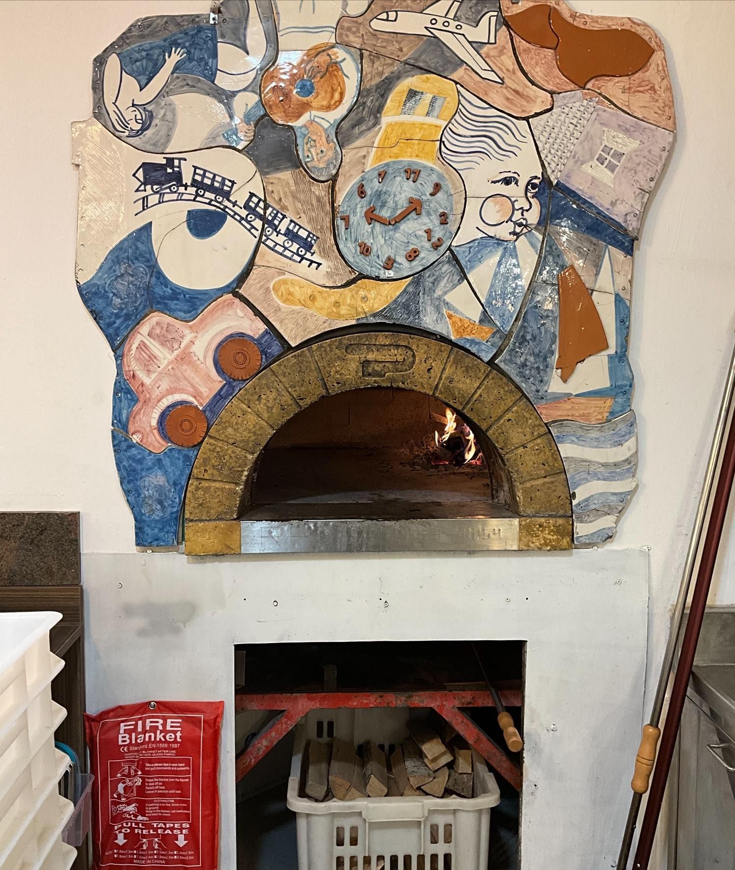 Un forno a legna per pizza