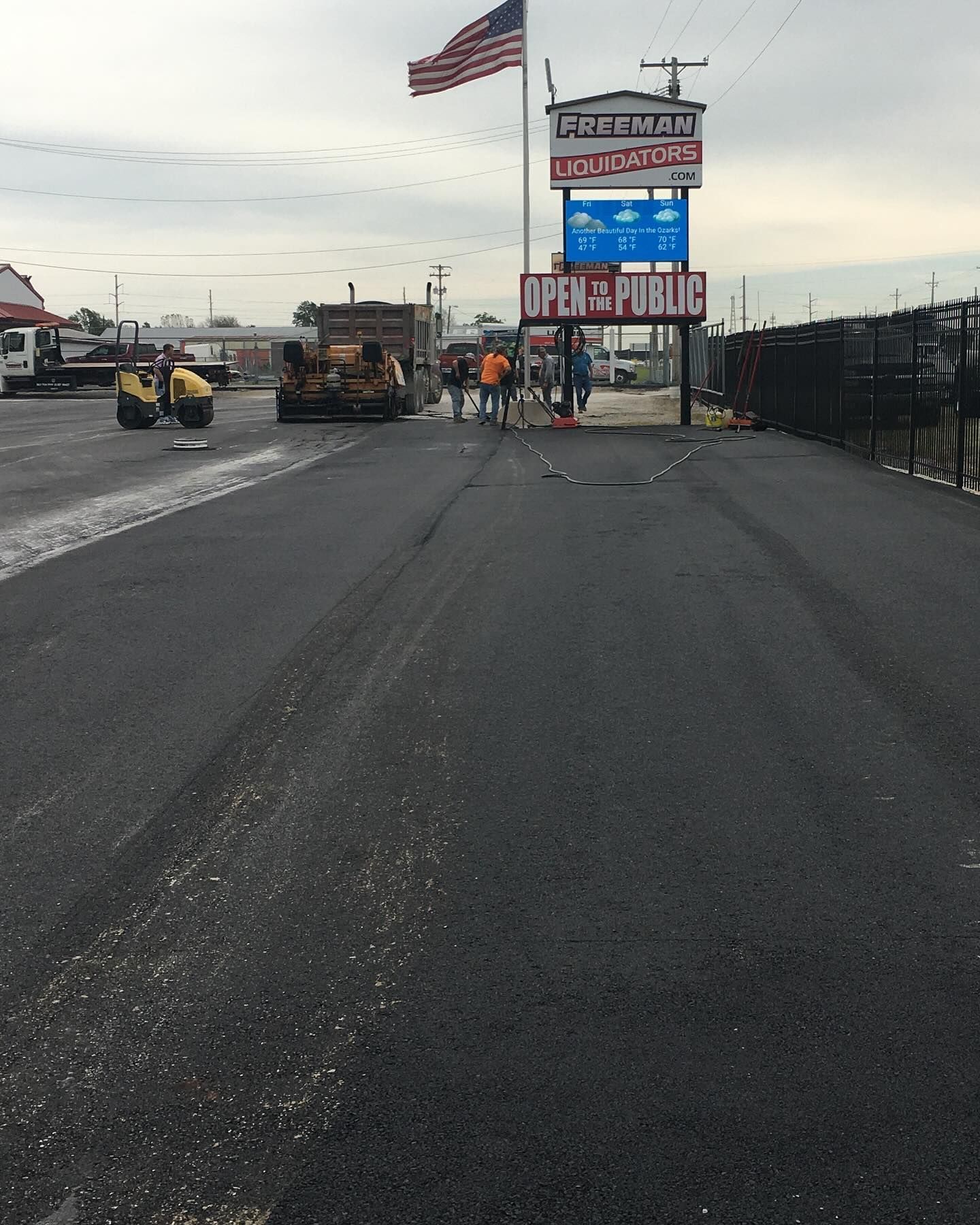 A sign that says open and closed on it