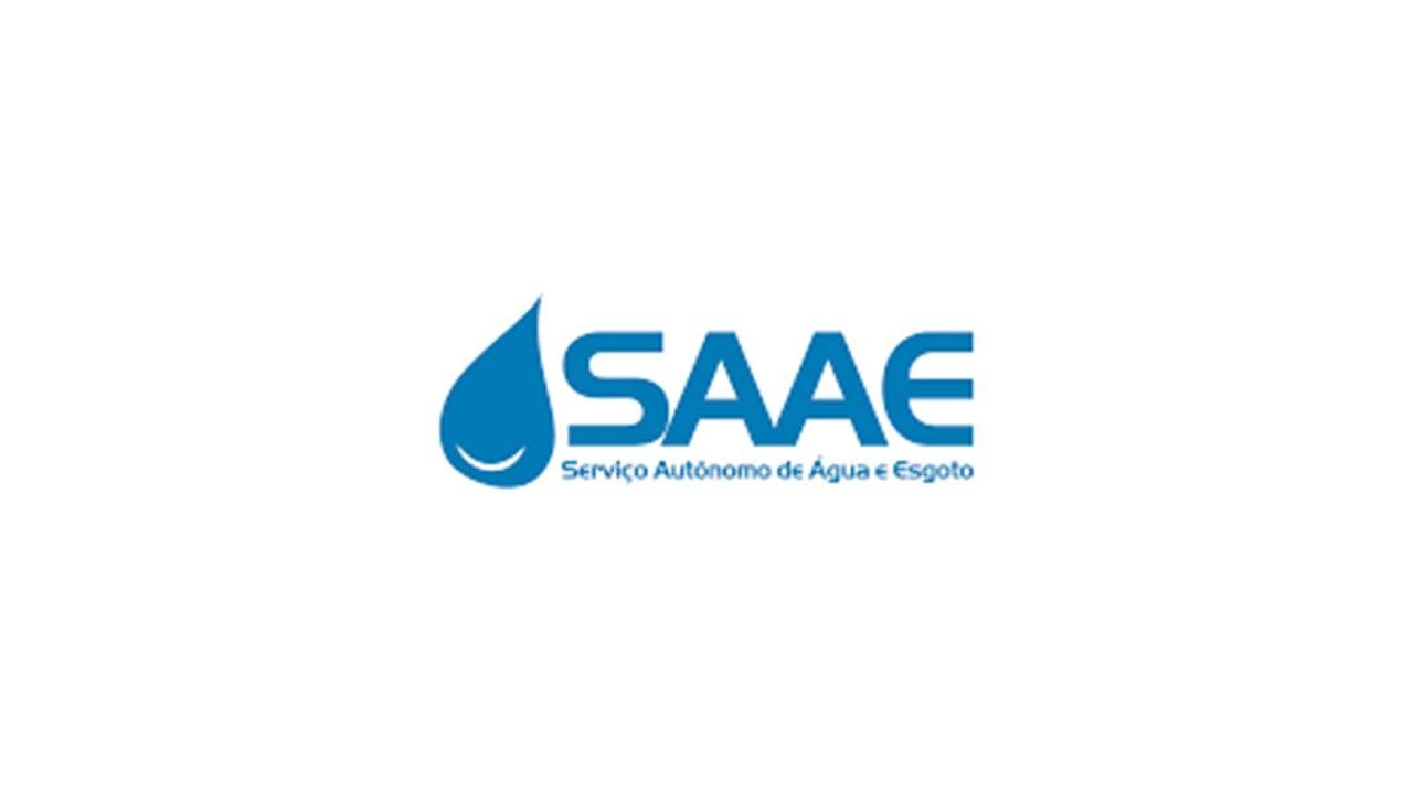 Um logotipo azul para saae com uma gota d'água nele