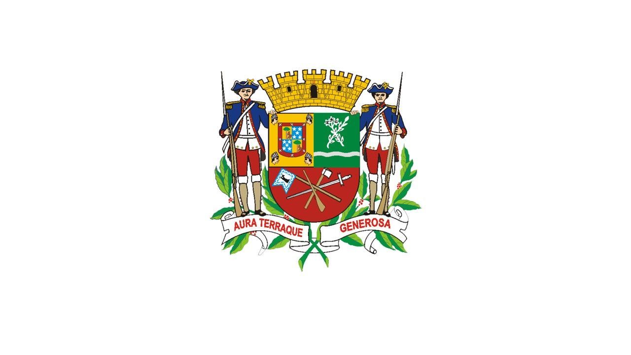 Uma bandeira com um brasão e dois soldados nela.