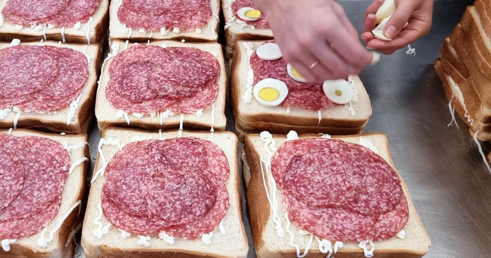 toast con uovo e salame